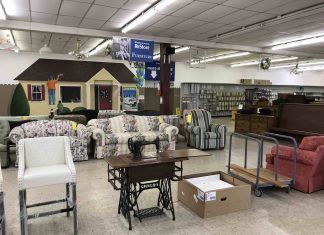 Shoppers on Site: Antique, Unique, and Chic Edition