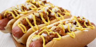 Get Your Chili Dogs Here!!! Chili Dogs Plated Up