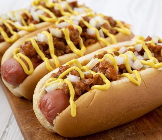 Get Your Chili Dogs Here!!! Chili Dogs Plated Up
