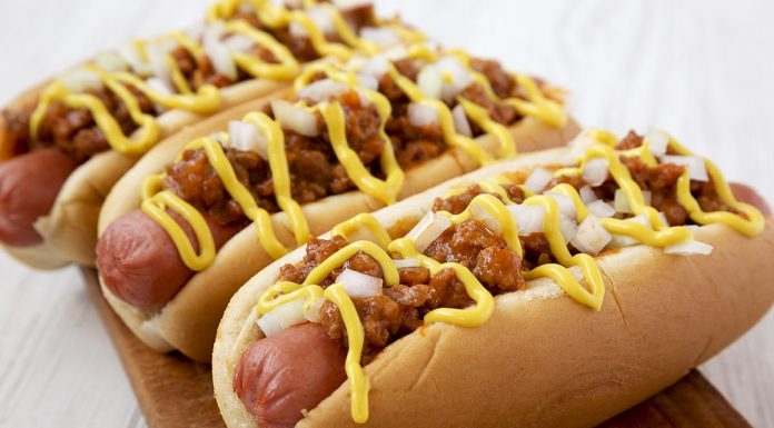 Get Your Chili Dogs Here!!! Chili Dogs Plated Up