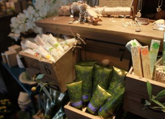 Local Specialty Gifts That Impress Local Specialty Gifts